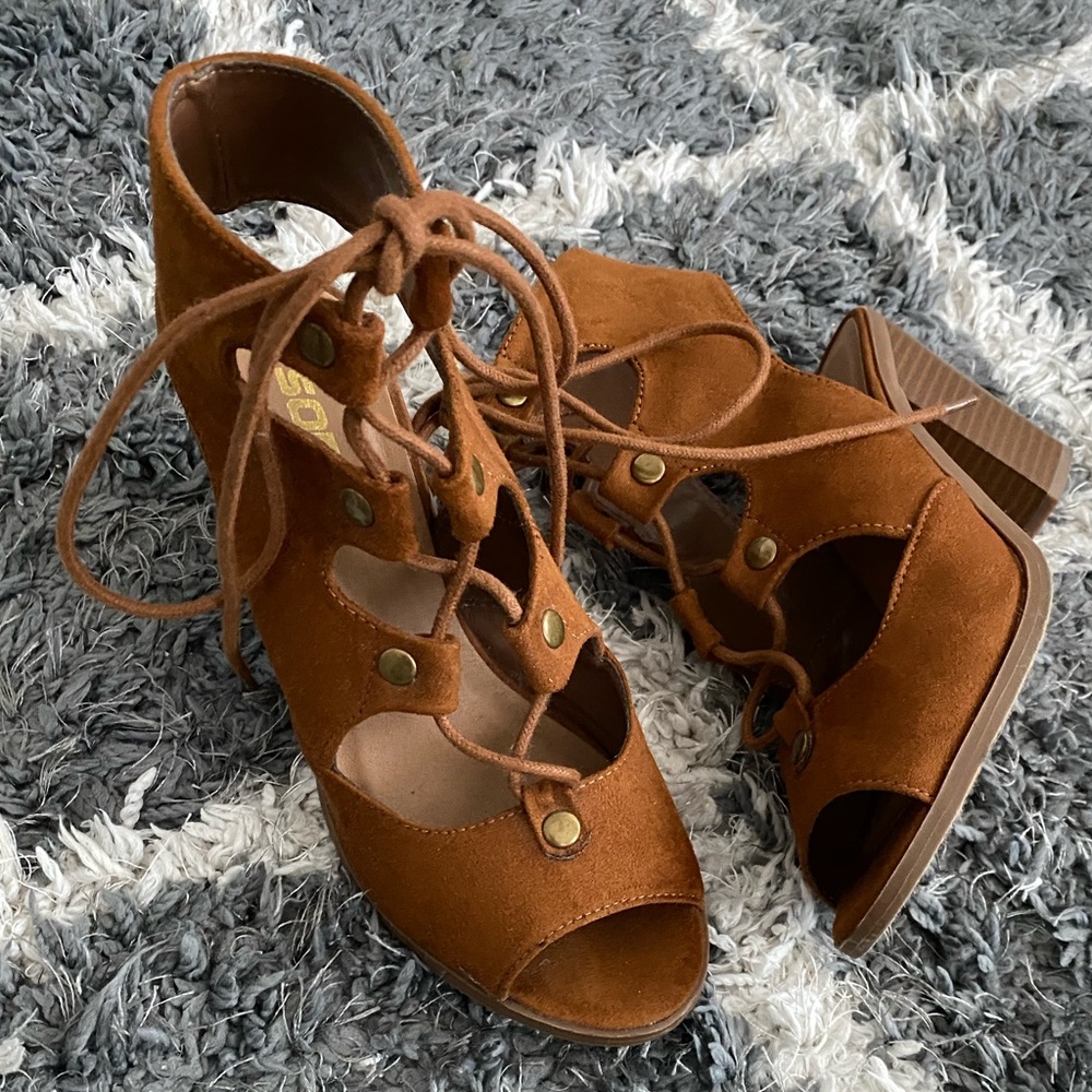 Soda Lace-up sandals